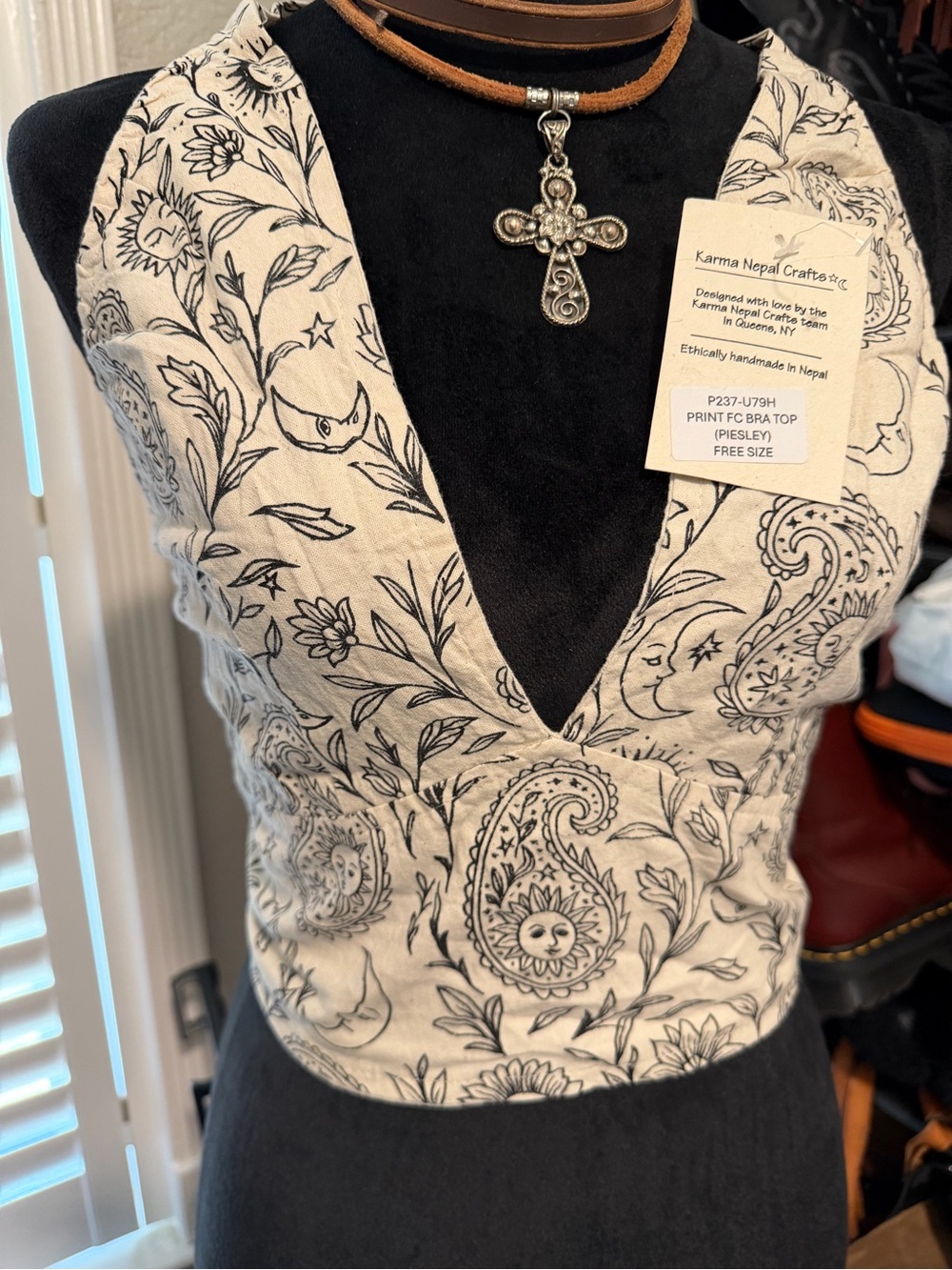 Paisley Print V-Neck Crop Top in Cream and Black